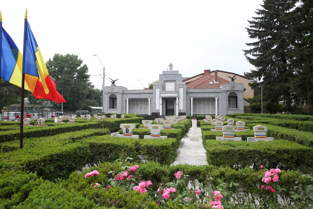 Ziua Eroilor la Cimitirul Ghencea
Foto:Valentin Ciobarca