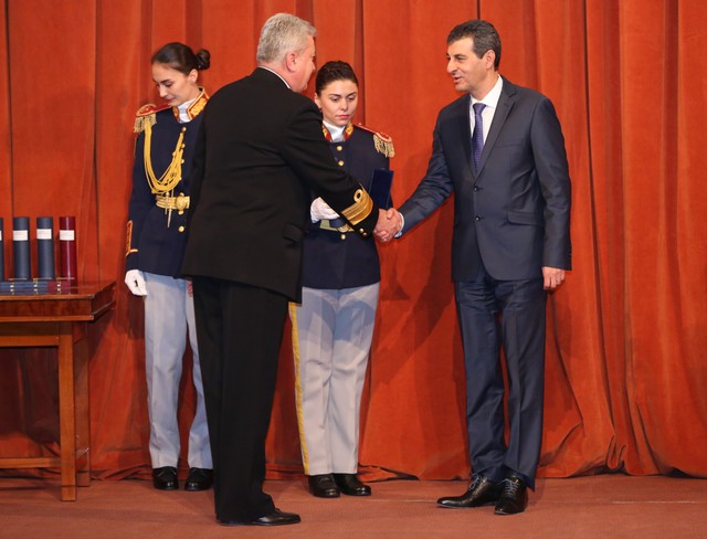 Acordarea de ordine, medalii nationale si distinctii militare cu prilejul Zilei Statului Major General Foto. MApN Valentin Ciobarca