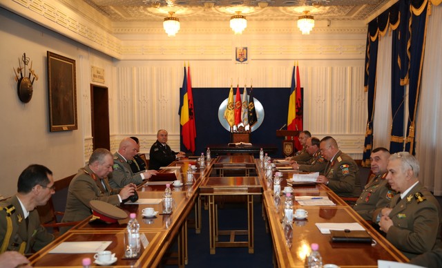 Aspecte din timpul discutiilor de stat major 