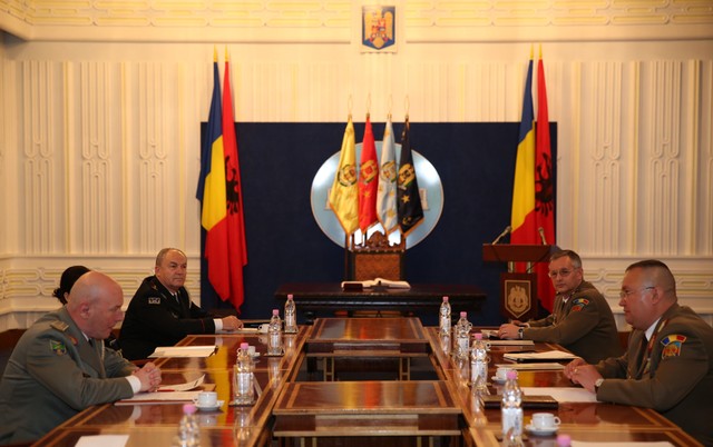 Aspecte din timpul discutiilor de stat major 