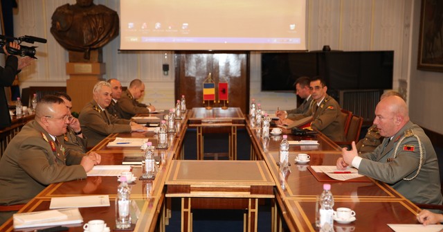 Aspecte din timpul discutiilor de stat major 