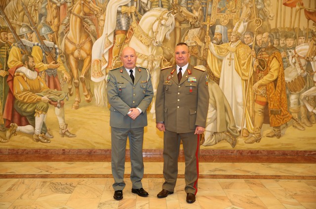 Generalul-locotenent Nicolae Ciuca si generalul-maior Jeronim Bazo