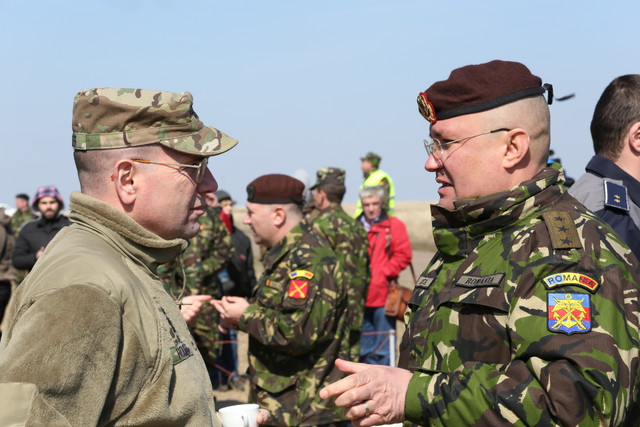 Gl. lt. Nicolae Ciuca si gl. lt. Ben Hodges