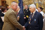 Aspect de la ceremonia de avansare in grad a veteranilor de razboi
