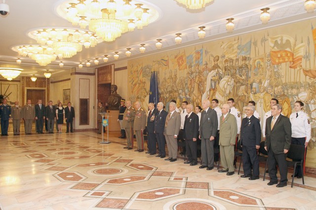 Aspect de la ceremonia de avansare in grad a veteranilor de razboi