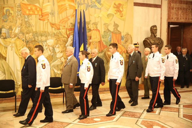 Aspect de la ceremonia de avansare in grad a veteranilor de razboi (Foto: Valentin Ciobirca)