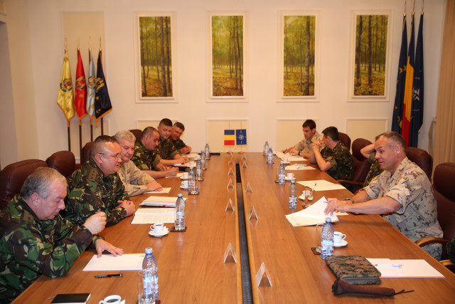 Aspecte de la intrevederea cu specialiștii din cadrul Statului Major General