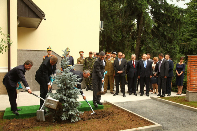 Aspecte din timpul vizitei la Unitatea pentru Integrarea Fortelor NATO (NFIU) din Bucuresti