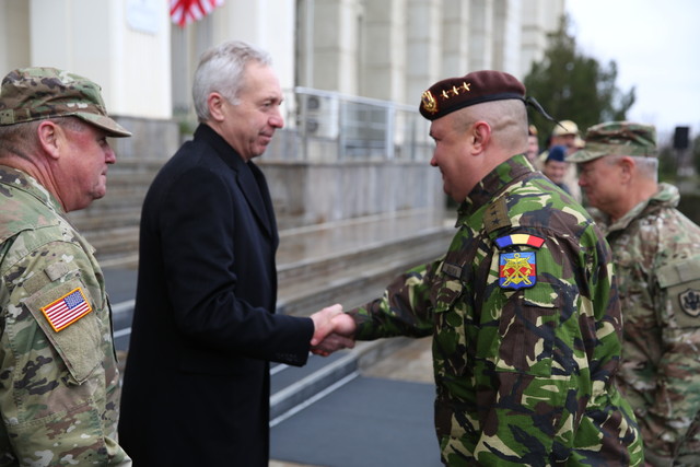 Seful Garzii Nationale din SUA, generalul Frank J. GRASS, in vizita in Romania