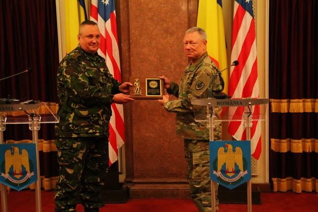 Seful Garzii Nationale din SUA, generalul Frank J. GRASS, in vizita in Romania