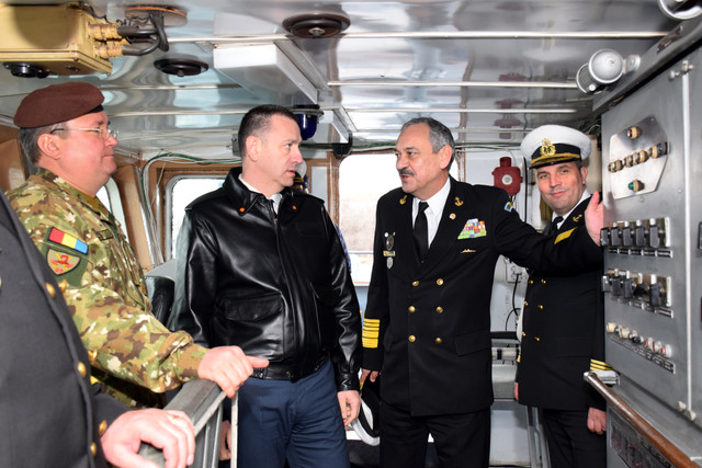 Ministrul apararii nationale si seful Statului Major al Apararii in vizita de lucru la Divizionul 150 Nave Purtatoare de Rachete si Divizionul 50 Corvete, Mangalia. Foto: Cristian Vlasceanu