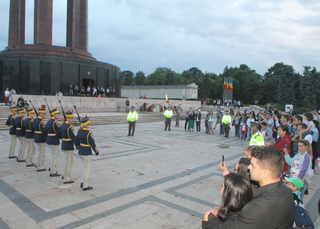 Noaptea Muzeelor la Memorialul Eroilor Neamului, din Parcul Carol I