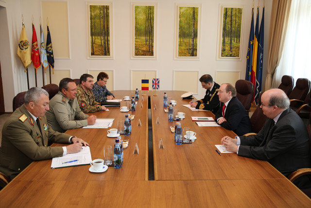 Intrevederea sefului Statului Major al Apararii, Nicolae Ionel Ciuca cu adjunctul reprezentantului permanent al Regatului Unit al Marii Britanii la NATO si consilier pentru aparare, Nick Pikard. Foto: Nicusor Comanescu