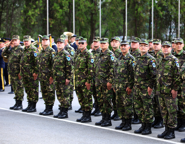 Ceremonia de inmanare a Drapelului de lupta Centrului de exploatare, mentenanța și dezvoltare puncte de comanda strategice ”General Anton Berindei” Foto: Vali Ciobarca