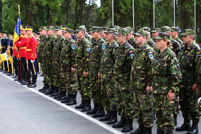 Ceremonia de inmanare a Drapelului de lupta Centrului de exploatare, mentenanța și dezvoltare puncte de comanda strategice ”General Anton Berindei” Foto: Vali Ciobarca