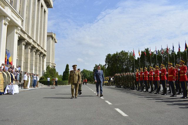 Ceremonia de inmanare a Drapelului de lupta Centrului de exploatare, mentenanța și dezvoltare puncte de comanda strategice ”General Anton Berindei” Foto: Nicusor Comanescu