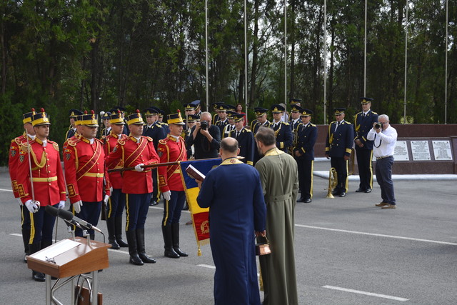 Ceremonia de inmanare a Drapelului de lupta Centrului de exploatare, mentenanța și dezvoltare puncte de comanda strategice ”General Anton Berindei” Foto: Nicusor Comanescu