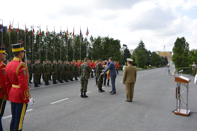 Ceremonia de inmanare a Drapelului de lupta Centrului de exploatare, mentenanța și dezvoltare puncte de comanda strategice ”General Anton Berindei” Foto: Nicusor Comanescu
