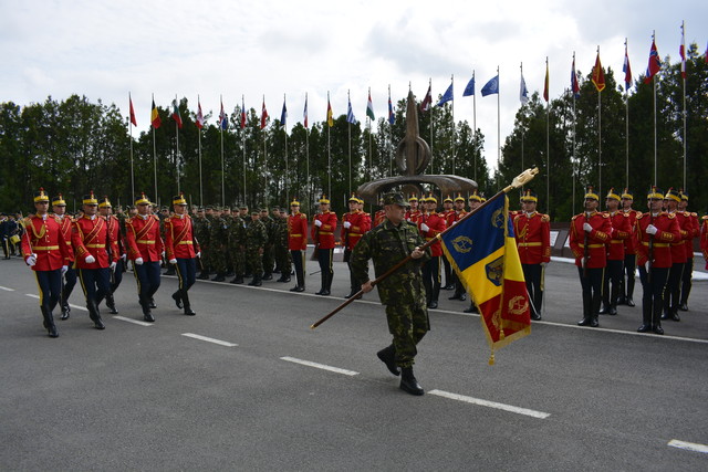 Ceremonia de inmanare a Drapelului de lupta Centrului de exploatare, mentenanța și dezvoltare puncte de comanda strategice ”General Anton Berindei” Foto: Nicusor Comanescu