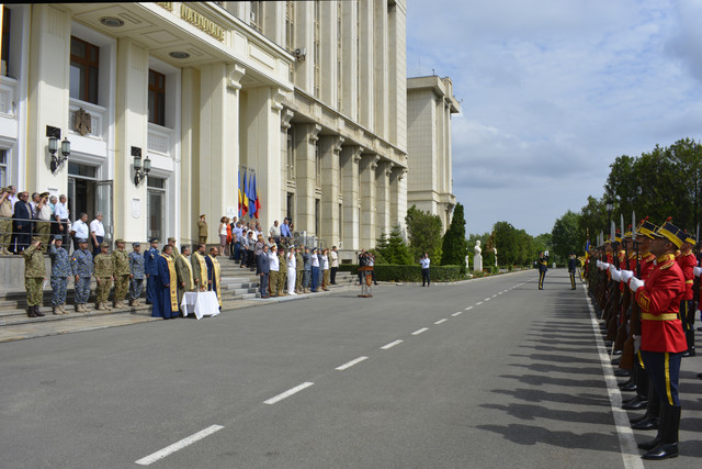 Ceremonia de inmanare a Drapelului de lupta Centrului de exploatare, mentenanța și dezvoltare puncte de comanda strategice ”General Anton Berindei” Foto: Nicusor Comanescu