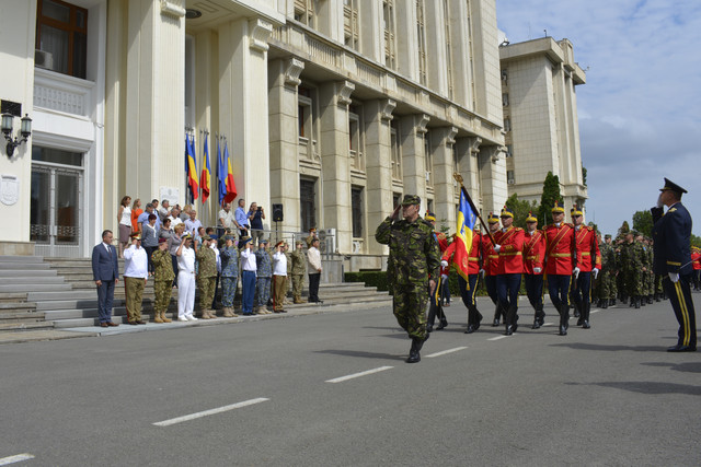 Ceremonia de inmanare a Drapelului de lupta Centrului de exploatare, mentenanța și dezvoltare puncte de comanda strategice ”General Anton Berindei” Foto: Nicusor Comanescu