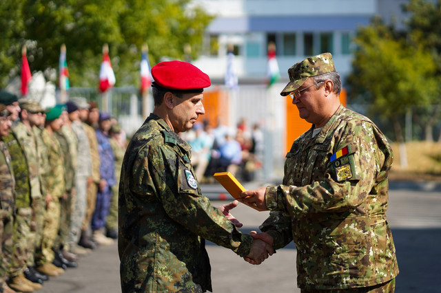 Ziua Comandamentului Multinațional de Divizie Sud-Est și ceremonia de arborare a drapelelor. Foto: Laurențiu Turoi