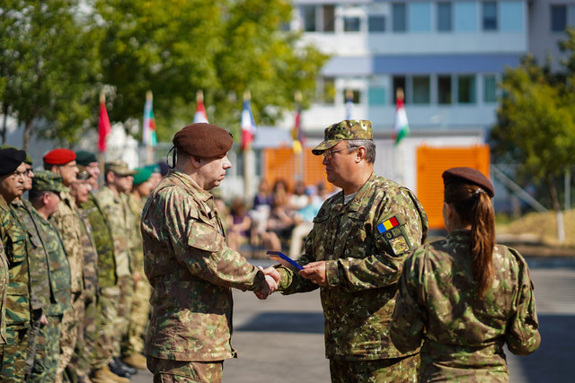 Ziua Comandamentului Multinațional de Divizie Sud-Est și ceremonia de arborare a drapelelor. Foto: Laurențiu Turoi