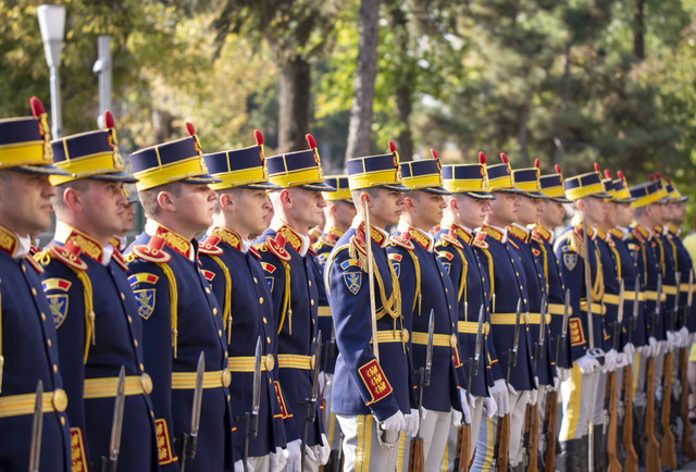 Ziua Comandamentului Multinațional de Divizie Sud-Est și ceremonia de arborare a drapelelor. Foto: Laurențiu Turoi