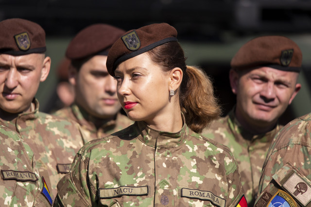 Ziua Comandamentului Multinațional de Divizie Sud-Est și ceremonia de arborare a drapelelor. Foto: Laurențiu Turoi