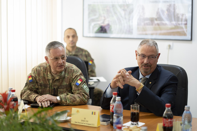 Vizita oficiala la Scoala Militara de Maistri Militari si Subofiteri a Fortelor Terestre „Basarab I”. Foto: Laurentiu Turoi