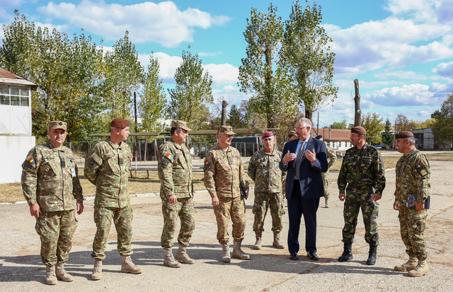 Vizita oficiala la Scoala Militara de Maistri Militari si Subofiteri a Fortelor Terestre „Basarab I”. Foto: Laurentiu Turoi