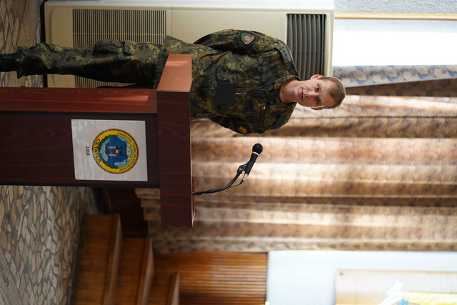 Cpt. Bratanov prezentand partea de briefing a detasamentului bulgar /Capt. Bratanov during the debriefing of the bulgarian detachement. Foto: Laurentiu Turoi