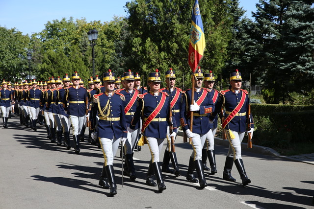 Defilarea garzii de onoare (foto: Turoi Laurentiu)