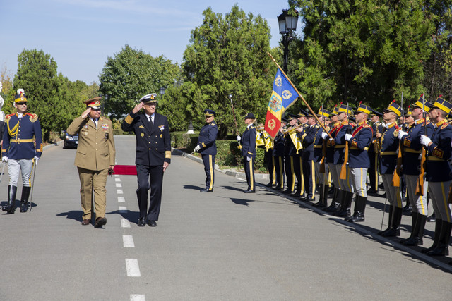 Trecerea in revista a garzii de onoare (foto: Turoi Laurentiu)