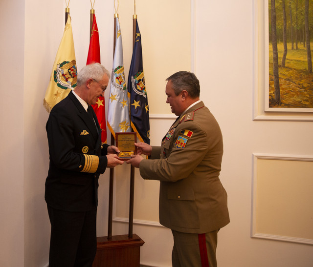 Schimb de cadouri oficiale (foto: Turoi Laurentiu)