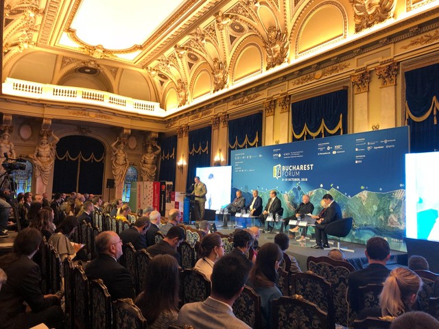 Tema forumului a fost „When East meets West: Collision, Collusion or Cooperations”Foto: Nistor Daniel