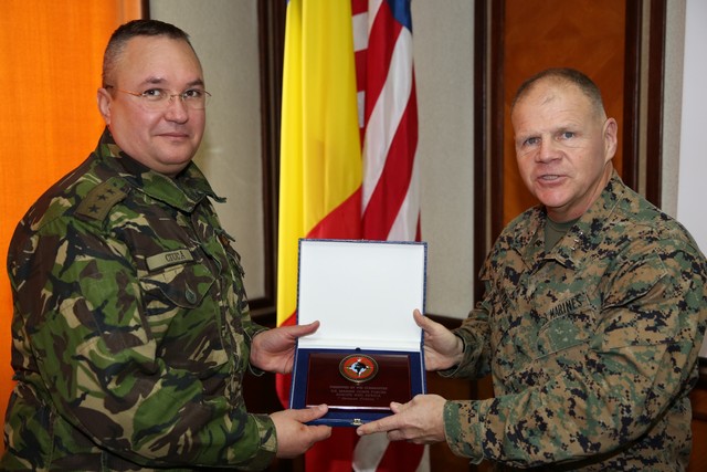 Schimb de cadouri oficiale (foto: Valentin Ciobirca)