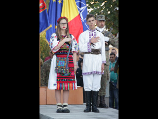 Ziua Armatei României sărbătorită în Garnizoana Bistrița.  Foto:Andreea Mureșan