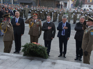 Ziua Armatei României sărbătorită în Garnizoana Bistrița.  Foto:Andreea Mureșan