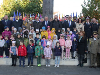 Ziua Armatei României sărbătorită în Garnizoana Bistrița.  Foto:Andreea Mureșan