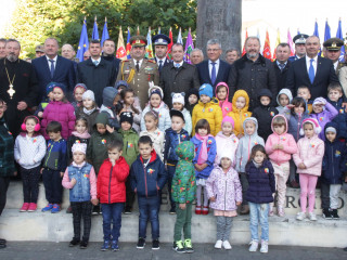 Ziua Armatei României sărbătorită în Garnizoana Bistrița.  Foto:Andreea Mureșan