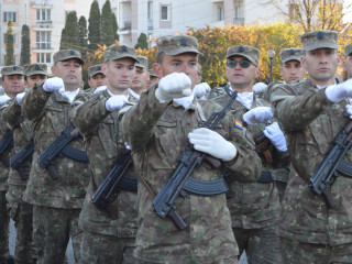 Ziua Armatei României sărbătorită în Garnizoana Bistrița.  Foto:Andreea Mureșan