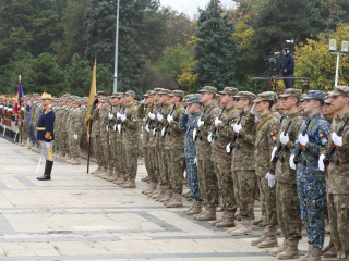Ziua Armatei României sărbătorită în Parcul Carol I din București. Foto:Valentin Ciobârcă