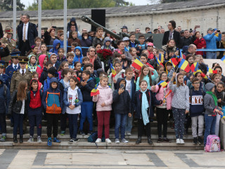 Ziua Armatei României sărbătorită în Parcul Carol I din București. Foto:Valentin Ciobârcă