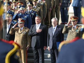 Ceremonia de decorare a Drapelului de luptă al Statului Major al Apărării cu Ordinul Serviciul Credincios în grad de Mare Ofițer, cu însemn de război, pentru militari. Foto:Valentin Ciobârcă