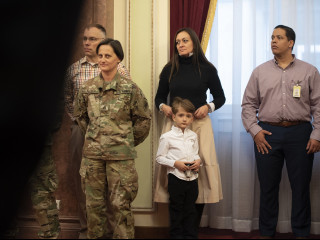 Ceremonie de acordare de embleme unor militari ai Statelor Unite ale Americii <br/> Foto: 