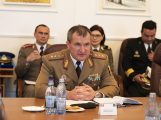 Gl.lt. Petrescu la activitate Foto:Turoi Laurentiu