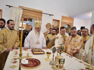 Sfințirea bisericii militare din incinta M.Ap.N. Foto: