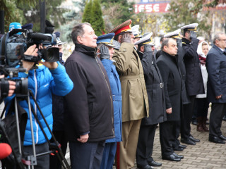 Aspecte de la Ceremonia de depuneri de coroane și jerbe de flori de la Cimitirul Eroilor Revoluției Foto:Ciobirca Valentin