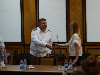 Gl.Mr. Berdilă și dna lector Eliza Mackley Foto: